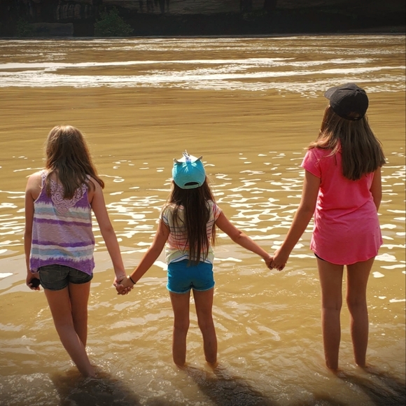 Meet your Poshers - Picture 1 of 1